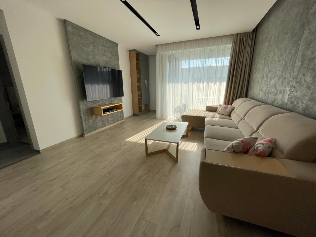 Greenbay Apartment With Free Parking Trenčín Exterior foto