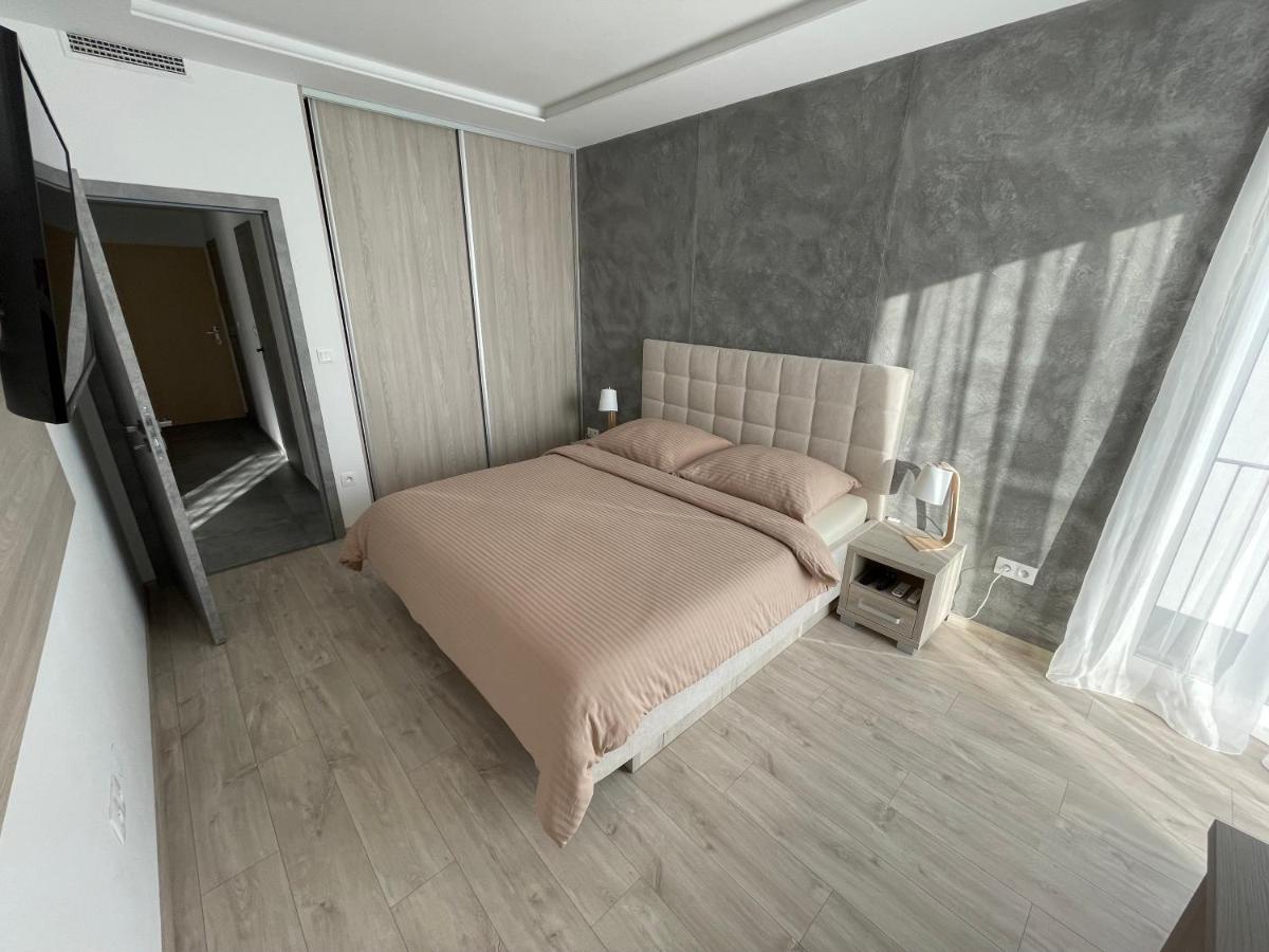 Greenbay Apartment With Free Parking Trenčín Exterior foto