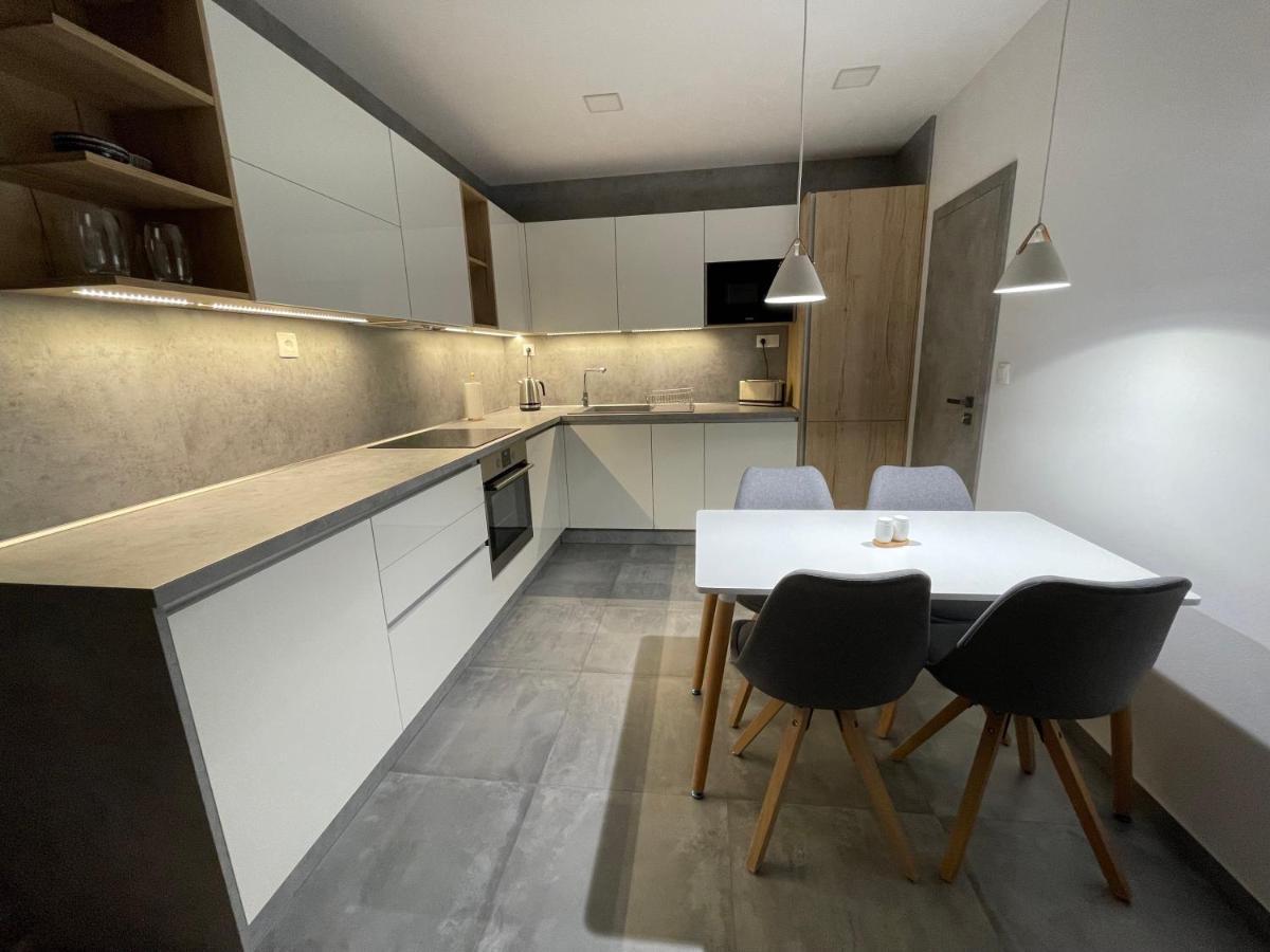 Greenbay Apartment With Free Parking Trenčín Exterior foto
