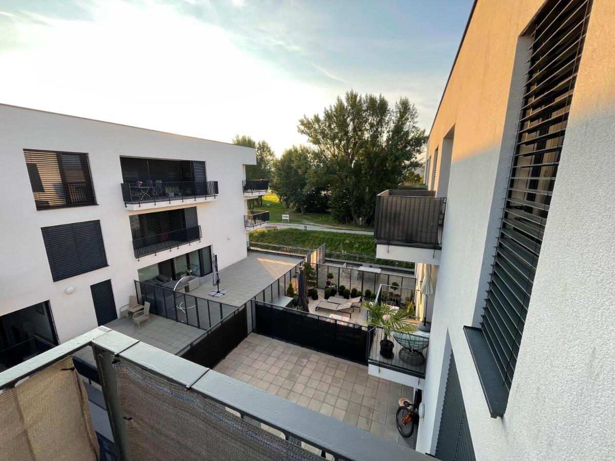 Greenbay Apartment With Free Parking Trenčín Exterior foto