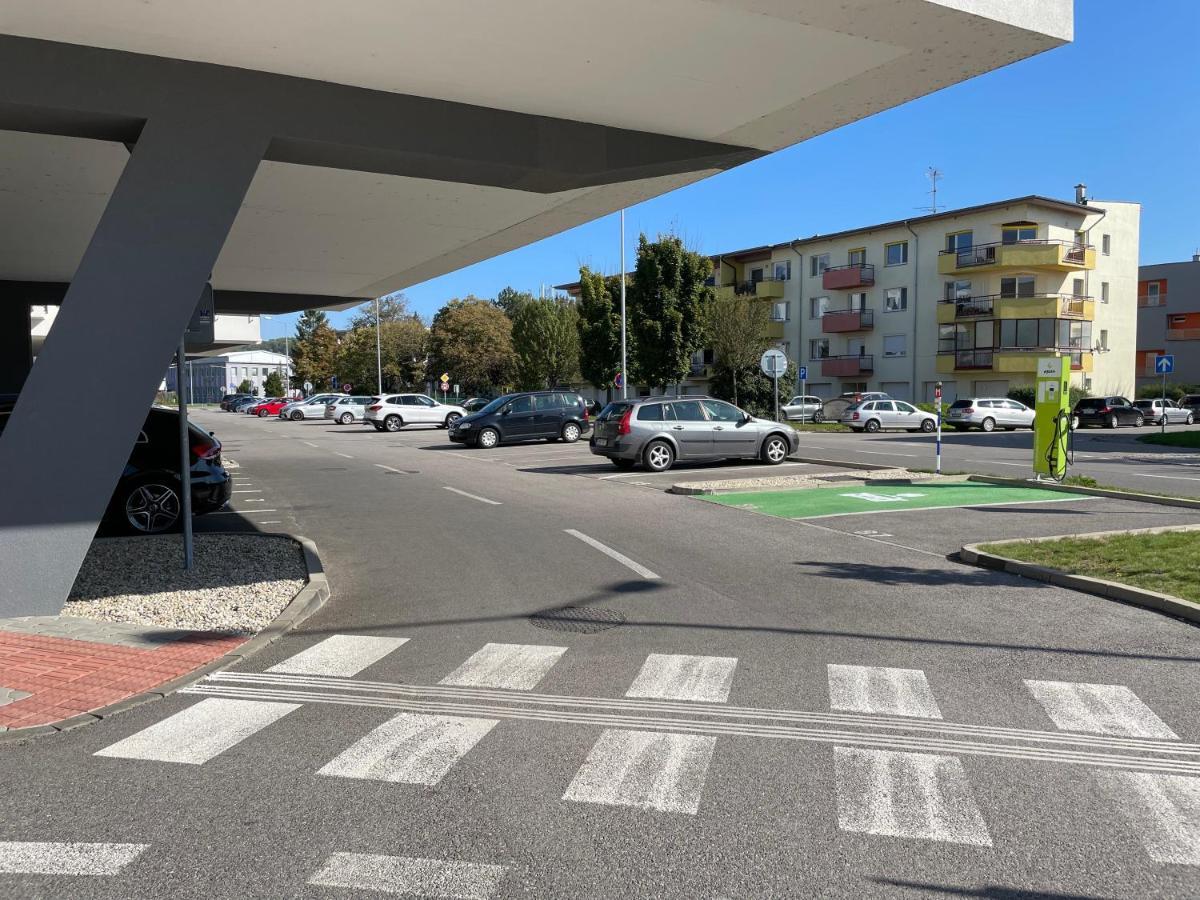 Greenbay Apartment With Free Parking Trenčín Exterior foto